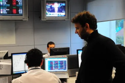 zol - flávio luciano freitas , investidor na bolsa , xp , xp investimentos - bolsa de valores - estudante - zh dinheiro - 20052010