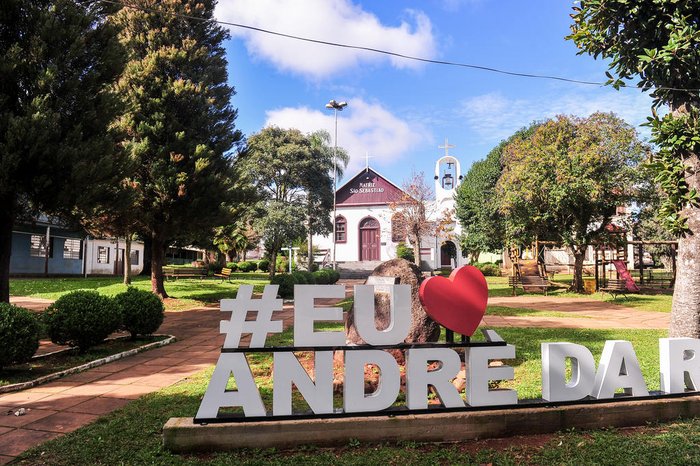Moradores contam que praça fica movimentada aos finais de semana