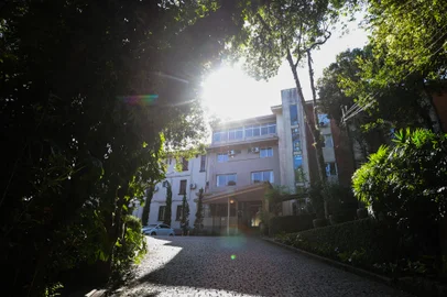 Porto Alegre, RS, BRasilLeticia Huff administra o hotel Vila Bethânia junto à Gruta da Glória visando o apelo turístico religioso do local.<!-- NICAID(15882529) -->