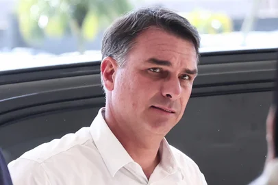 Jonathan Heckler / Grupo RBS PORTO ALEGRE, RS, BRASIL, 02-09-2026: Chegada do candidato Flávio Bolsonaro ao hotel DeVille. Foto Jonathan Heckler/Grupo RBS<!-- NICAID(16357778) -->