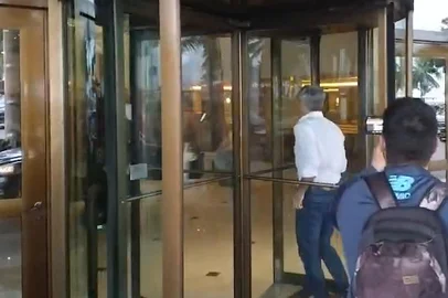 Renato chega ao hotel do Grêmio<!-- NICAID(16366497) -->