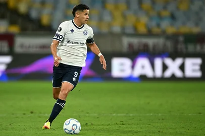 Independiente Rivadavia's Paraguayan forward #9 Alex Arce controls the ball during the first leg of the Copa Libertadores round of 16 football match between Brazil's Fluminense and Argentina's Independiente Rivadavia at the Maracana stadium in Rio de Janeiro, Brazil, on August 11, 2026. (Photo by MAURO PIMENTEL / AFP)Editoria: SPOLocal: Rio de JaneiroIndexador: MAURO PIMENTELSecao: soccerFonte: AFPFotógrafo: STF<!-- NICAID(16345136) -->