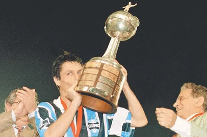 adílson batista , adilson , adílson, grêmio, libertadores, fábio koff, futebol, título, taça, medellín, colômbia, nacional, atlético<!-- NICAID(11622457) -->