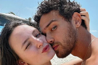 Larissa manoela e  André Luiz Frambach<!-- NICAID(15639953) -->