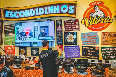 feijoada, destemperados, boteco vitória, samba, feijão, arroz, couve, cachaça<!-- NICAID(15503506) -->