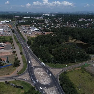 NOVA SANTA RITA, RS, Brasil, 23-02-2024: BR-386 - km 434, no cruzamento com a Rua Dr. Lourenço Záccaro e Estrada Sanga Funda. Viadutos prometidos para Nova Santa Rita ainda não começaram a ser construídos na rodovia BR-386. Foto: Mateus Bruxel / Agência RBS<!-- NICAID(15687976) -->