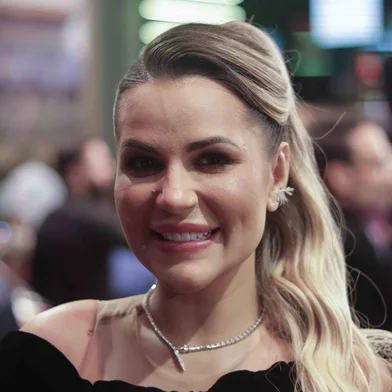 Operação contra jogos ilegais mira grupo ligado a bets e prende influenciadora Deolane BezerraPE - DEOLANE BEZERRA/PRISÃO/JOGOS DE AZAR/ARQUIVO - GERAL - Foto de arquivo do dia 03/06/2024. A influenciadora digital Deolane Bezerra participa do leilão promovido pelo   Instituto Neymar Jr no Clube Monte Líbano, em São Paulo. Uma operação deflagrada pela Polícia Civil de Pernambuco   nesta quarta-feira, 4, mira uma organização criminosa suspeita de envolvimento em jogos ilegais e lavagem de   dinheiro. As autoridades dizem que entre os alvos estão grupos ligados a bets (sites de apostas esportivas), mas   afirmam que o alvo da investigação são atividades não permitidas pela lei (apostas esportivas são regulares). A   polícia prendeu Deolane, de 36 anos.   03/06/2024 - Foto: GUSTAVO MOTTA/PERA PHOTO PRESS/ESTADÃO CONTEÚDOEditoria: GERALLocal: RECIFEIndexador: GUSTAVO MOTTAFonte: Pera Photo PressFotógrafo: PERA PHOTO PRESS<!-- NICAID(15858533) -->