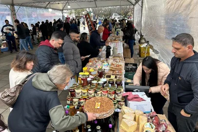 Feira Abrace Bento <!-- NICAID(15783498) -->