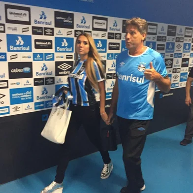 Técnico do Grêmio Renato Portaluppi e sua filha Carolina (Carol) na chegada à Arena para a final da Copa  do Brasil<!-- NICAID(12609414) -->
