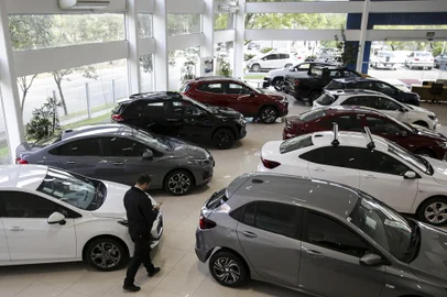 Porto Alegre, RS, Brasil, 12-06-2023: Movimento em revenda de veiculos Chevrolet. Governo federal deve divulgar lista de carros incluidos no pacote de beneficios para reducao de preco. Foto: Mateus Bruxel / Agencia RBSIndexador: MATEUS BRUXEL<!-- NICAID(15453821) -->