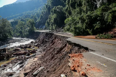 CAXIAS DO SUL, RS, BRASIL, 03/05/2024. Enchente RS: Caxias Do Sul - Galópolis e Vila Cristina. (Neimar De Cesero/Agência RBS)<!-- NICAID(15756178) -->