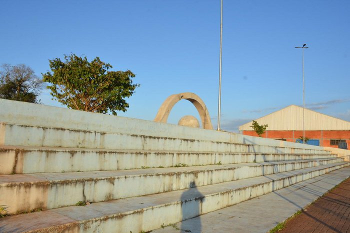Parte do monumento vista por outro ângulo