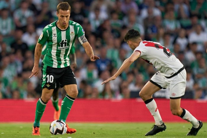 Betis vence Rayo Vallecano e mantém chances de classificação para a  Champions