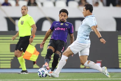 Vitinho.  BOTAFOGO x Gremio pelo Campeonato Brasileiro no Estadio Nilton Santos, 22 de Novembro de 2025, Rio de Janeiro, RJ, Brasil. Foto: Vitor Silva/Botafogo/Divulgação. Imagem protegida pela Lei do Direito Autoral NÂº 9.610, DE 19 DE FEVEREIRO DE 1998. Sendo proibido qualquer uso comercial, remunerado e manipulacao/alteracao da obra.Indexador: Vitor Silva / BotafogoFotógrafo: Vitor Silva / Botafogo<!-- NICAID(16172546) -->