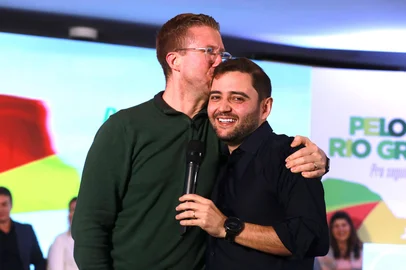 Secretário Beto Fantinel e vice-governador Gabriel Souza no encontro do MDB de Santa Maria<!-- NICAID(16103487) -->