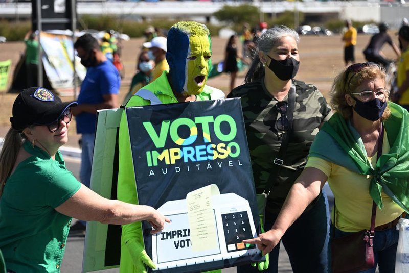 Demonstrators take part in a rally in support of Brazilian President Jair Bolsonaro and calling for a printed vote model at Esplanade of Ministries in Brasilia, Brazil on August 1, 2021. (Photo by EVARISTO SA / AFP)<!-- NICAID(14850714) -->