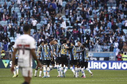 PORTO ALEGRE, RS, BRASIL, 08-08-2026: Grêmio x São Paulo, partida válida pela 22ª rodada do Campeonato Brasileiro 2026. O jogo ocorre na Arena, em Porto Alegre. Foto: Bruno Todeschini/Grupo RBSIndexador: Bruno Todeschini<!-- NICAID(16342973) -->