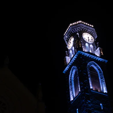 Campanário de Flores da Cunha, que será entregue neste sábado, dia 11, restaurado e com várias melhorias no entorno. Na foto, os testes de luz feitos nesta terça, dia 7.<!-- NICAID(15369741) -->