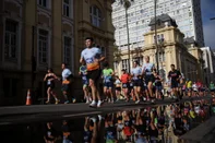 PORTO ALEGRE, RS, Brasil: Meia Maratona de Porto Alegre. Fotos: Duda Fortes/Agencia RBS<!-- NICAID(15878235) -->