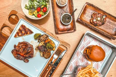 quintal da carne , hamburguer , entrecot, destemperados<!-- NICAID(14977707) -->
