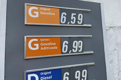 Após reajustes no ICMS e diesel, postos de Porto Alegre registram aumento de até R$ 0,40 na gasolina<!-- NICAID(15966950) -->