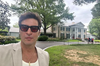 Leandro Lima visita Graceland antes de viver a lenda do rock em “ELVIS – A Musical Revolution” visita Graceland antes de viver a lenda do rock em Elvis – A Musical Revolution<!-- NICAID(15820749) -->