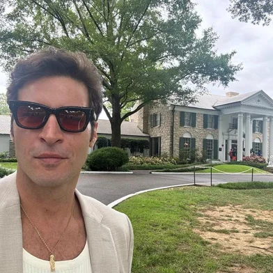 Leandro Lima visita Graceland antes de viver a lenda do rock em “ELVIS – A Musical Revolution” visita Graceland antes de viver a lenda do rock em Elvis – A Musical Revolution<!-- NICAID(15820749) -->