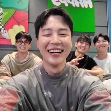 BTS está de volta: depois de três anos de serviço militar, grupo aparece junto em live com anúncio de novidades<!-- NICAID(16071158) -->