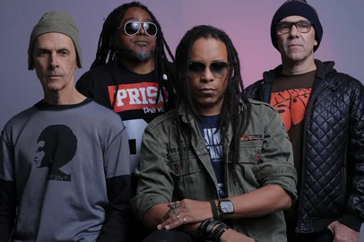 Papas da Língua, Fernando Pezão (bateria), Zé Natálio (baixo), Serginho Moah (voz e violão) e Léo Henkin (guitarra)<!-- NICAID(13575496) -->