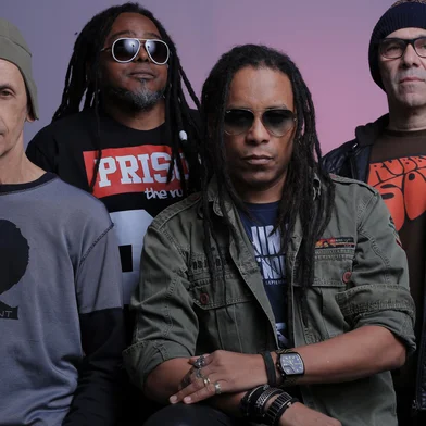 Papas da Língua, Fernando Pezão (bateria), Zé Natálio (baixo), Serginho Moah (voz e violão) e Léo Henkin (guitarra)<!-- NICAID(13575496) -->