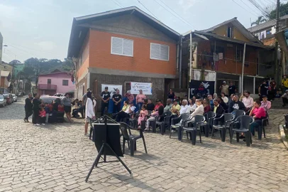 Conferência Internacional das Favelas, em Caxias, discute direitos e desafios das periferias. Promovida pela Central Única das Favelas (Cufa), o evento ocorreu no Centro Comunitário do bairro São Vicente, reunindo autoridades, líderes comunitários e moradores de diferentes bairros da cidade.<!-- NICAID(15824627) -->