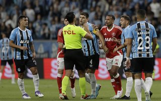 PORTO ALEGRE, RS, BRASIL - 19/04/2025 - Gre-Nal 447: Grêmio e Inter se encontram em campo, novamente, pela Série A do Campeonato Brasileiro. FOTO: MATEUS BRUXEL / AGÊNCIA RBS<!-- NICAID(16020513) -->