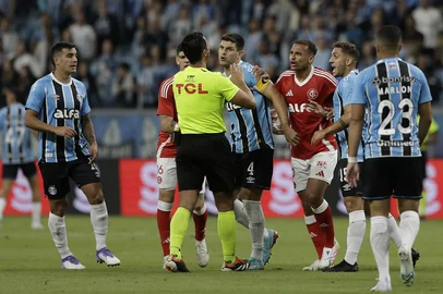 PORTO ALEGRE, RS, BRASIL - 19/04/2025 - Gre-Nal 447: Grêmio e Inter se encontram em campo, novamente, pela Série A do Campeonato Brasileiro. FOTO: MATEUS BRUXEL / AGÊNCIA RBS<!-- NICAID(16020513) -->