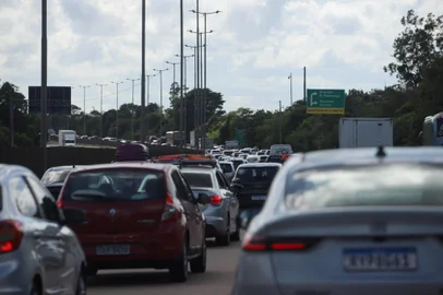 freeway , estradas , transito, feriadão, ano-novo<!-- NICAID(15944001) -->