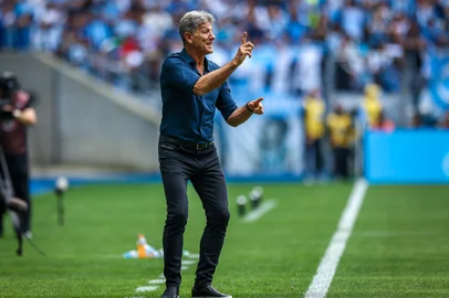 Lance da partida entre Grêmio e Corinthians disputada na tarde deste domingo, na Arenao, pela última rodada do Brasileirão. Na foto, o técnico tricolor Renato Portaluppi.<!-- NICAID(16365511) -->