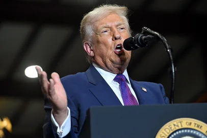 US President Donald Trump visits Coosa Steel Corporation, gives remarksUS President Donald Trump gives a speech about the economy at the Coosa Steel Corporation factory in Rome, Georgia, on February 19, 2026. (Photo by SAUL LOEB / AFP)Editoria: POLLocal: Rome, GeorgiaIndexador: SAUL LOEBSecao: energy and resourceFonte: AFPFotógrafo: STF<!-- NICAID(16228859) -->