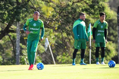 CAXIAS DO SUL, RS, BRASIL, 20/04/2023. Treino do Juventude no Centro de Formação de Atletas e Cidadãos (Cfac) - o Ju está disputando a série B do Campeonato Brasileiro. Na foto, lateral direito Reginaldo. (Porthus Junior/Agência RBS)Indexador:                                 <!-- NICAID(15408807) -->