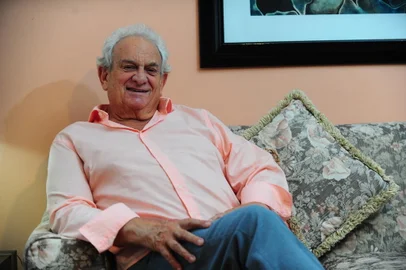 CAXIAS DO SUL, RS, BRASIL, 25/09/2023. Francisco Michielin é médico e escritor. Em 2023, ele foi escolhido como Patrono na 39ª Feira do Livro. (Porthus Junior/Agência RBS)<!-- NICAID(15550705) -->