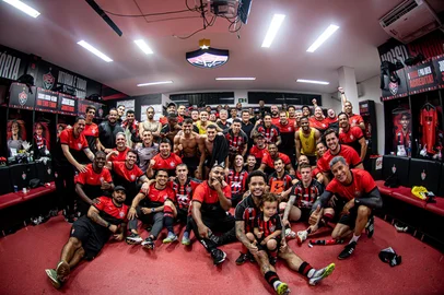 vitória vence o bahia<!-- NICAID(16148560) -->