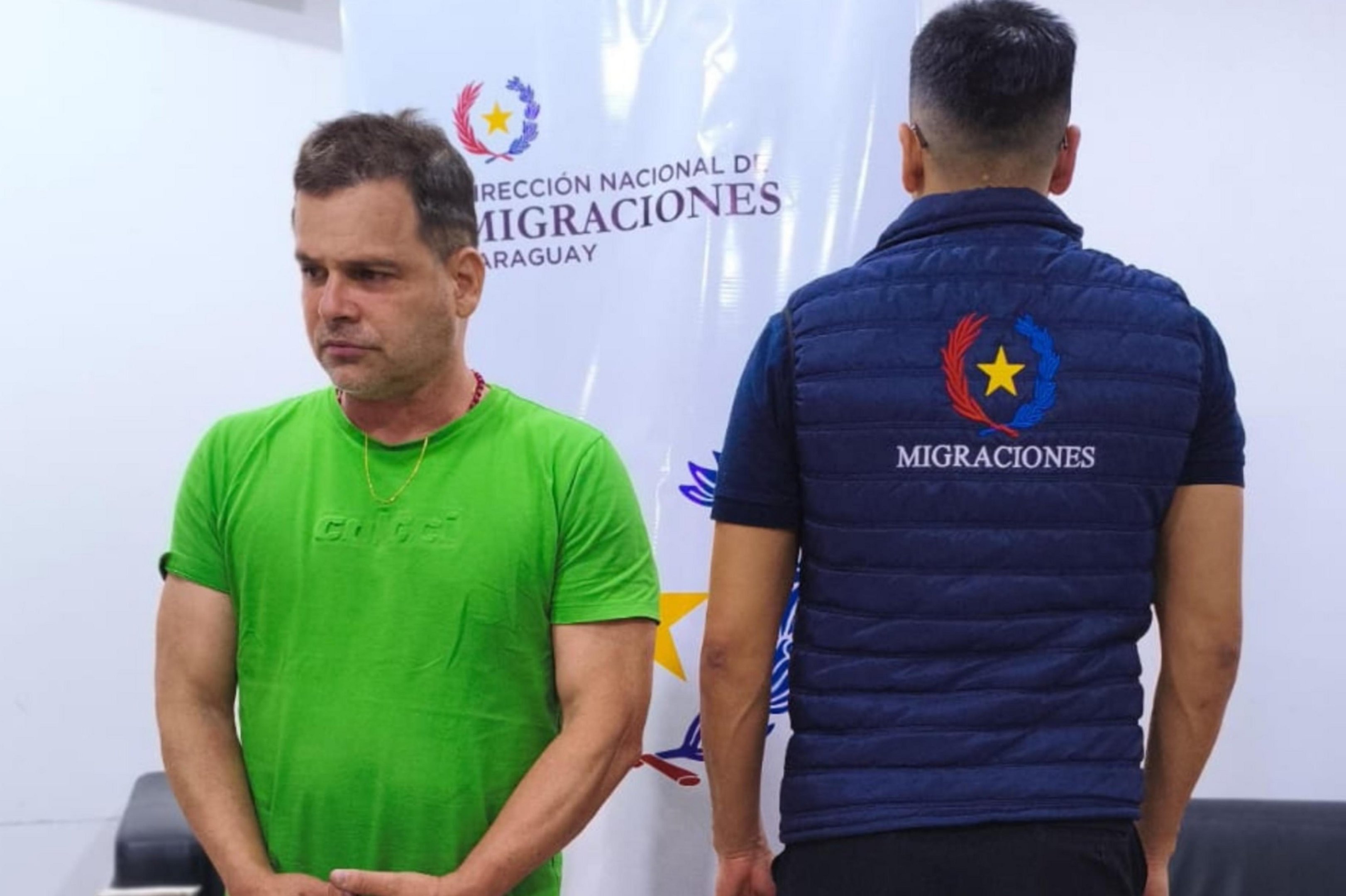 Pol&iacute;cia do Paraguai entrega Silvinei Vasques &agrave; Pol&iacute;cia Federal