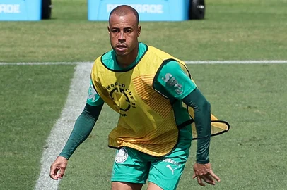 O jogador Mayke, da SE Palmeiras, durante treinamento, na Universidade da Carolina do Norte. (Foto: Cesar Greco/Palmeiras/by Canon)<!-- NICAID(16085258) -->