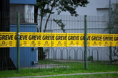 Greve na faculdade de farmácia da UFRGS<!-- NICAID(15728178) -->