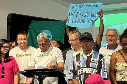 Melo pede adiamento da proibição de catadores com carrinhos<!-- NICAID(16179640) -->