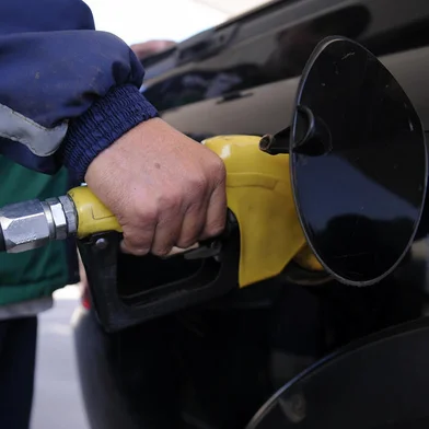 CAXIAS DO SUL, RS, BRASIL, 07/04/2020 - Gasolina mais barata custa R$ 4.16, no posto da Luis Michielon com BR 116. (Marcelo Casagrande/Agência RBS)<!-- NICAID(14471562) -->