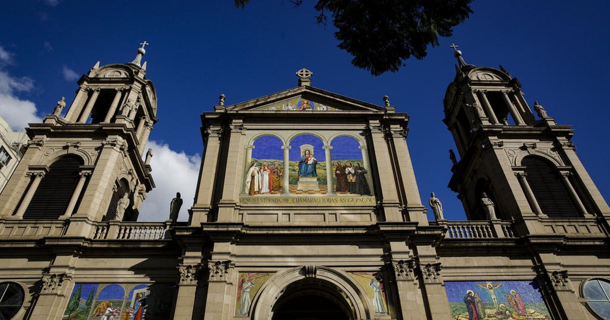 Arquidiocese de Porto Alegre orienta que paróquias evitem que pessoas