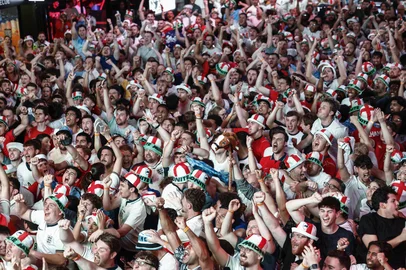 England supporters celebrate after the team's first goal as they watch a live broadcast of the 2026 World Cup semifinal football match between England and Argentina, at Boxpark Wembley in London on July 15, 2026. (Photo by Brook Mitchell / AFP)<!-- NICAID(16328970) -->