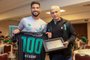 Goleiro Marcelo Carné completa 100 jogos pelo Juventude, na foto com Walter Dal Zotto Jr<!-- NICAID(14762240) -->