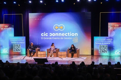 CAXIAS DO SUL, RS, BRASIL. 25.06.2025. 14h20 às 15h20 - Talk show "Equilíbrio entre vida profissional e pessoal - humano e tecnologia", com mediação da jornalista Kelly Matos.Patrícia Acioli - Diretora de Comunicação Corporativa e Sustentabilidade I Scania;Mauro Luis Correia - CEO da HPE Automotores do Brasil.Indexador: Bruno Todeschini<!-- NICAID(16067140) -->