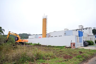 Inicia construção de prédio da escola Leonel Brizola, no Loteamento Campos da Serra, em Caxias do Sul <!-- NICAID(16043408) -->