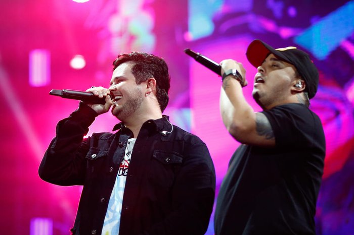 Sertanejo Kauan, da dupla com Matheus, joga microfone no palco e deixa show  por crise de ansiedade | GZH